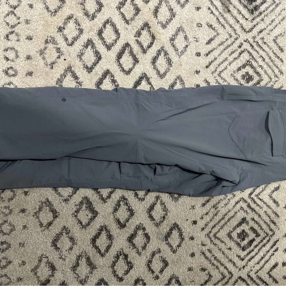 Women’s Gray Hiking Pants 🥾 - Picture 4 of 5